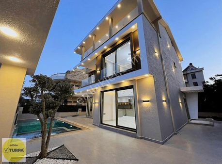 Didim Yeşilkent Mevkiinde Satılık Ultra Lüks 5+1 Villa!