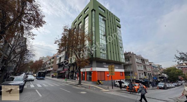 Kiralık, Tunalı Hilmi Cad. Üzerinde Prestijli İş Merkezinde 2+1