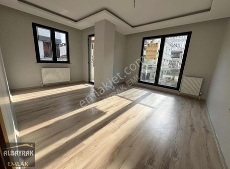 Albayrak Emlaktan Ara Kat Balkonlu Site İçersinde Çarşıda Daire