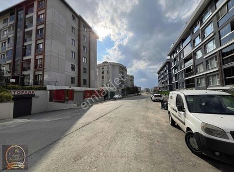 Silivri Yenimahallede Dirikcity'de Peyzaj Manzaralı Satılık 2+1