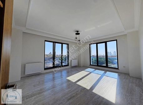 Kayışdağı Mh. Butik Sitede Oturuma Hazır 7.kat Otoparklı 2+1