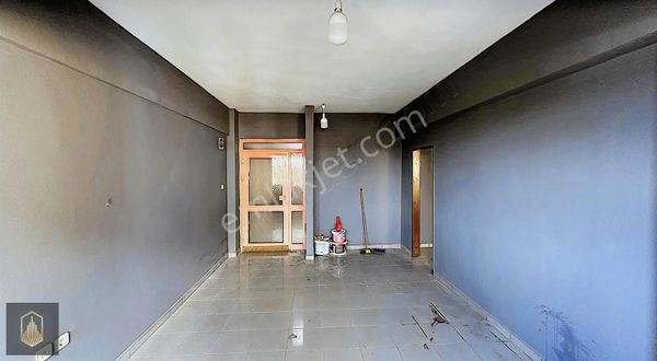 Erna Center Kiralık 50 M2 1+1 Ofis Cadde Cephe