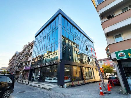 Şehrin Merkezinde Lüks Binada Kiralık 2 Odalı Geniş M2'li Ofis