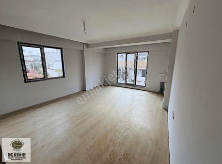 Sunullah Mahallesinde 1+1 Ayrı Mutfaklı Ara Kat Satılık Daire