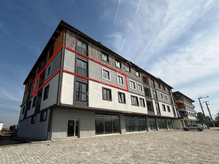 Gümüşova Fatih Mh Site İçi Ara Kat Cadde Cepheli 3+1 Daire