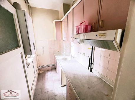 Cihandan Çarşı Cadde De Belediye Yakını Katta 2+1 Satlık Daire