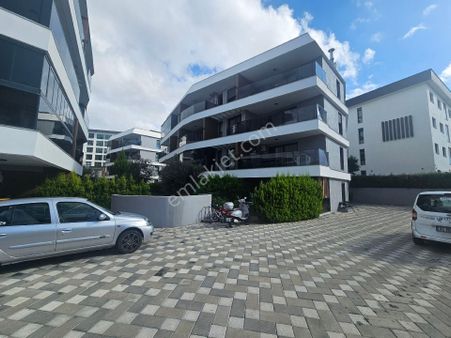 Kusadasinda Satılık 2+1 Satılık Arakat Daire