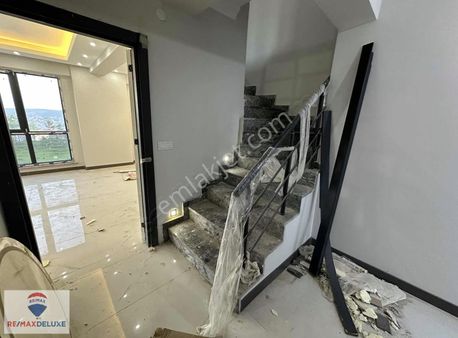 İzmit Gündoğdu Kalekent Sitesinde Manzaralı 3+1 Kiralık Daire