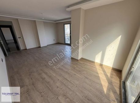 Has Bahçe Çengelköy Evlerinde Ferah 3+1 Ara Kat Daire