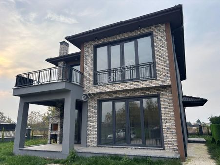 Darıcı 'da 410 M2 Arsa İçinde 4+1 220 M2 Satılık Villa