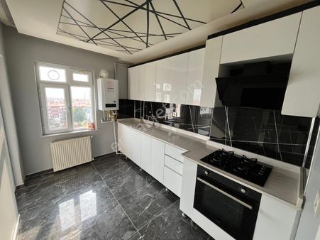 Fatih Mah 3+1 Ful Yapılı 4. Katta Ön Cephe Kiralık Daire