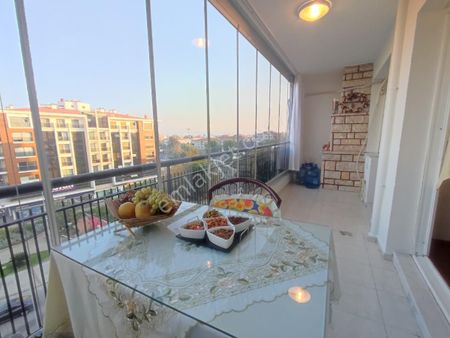 Karşıyaka Girne Bulvarı Üzerinde Önü Açık Satılık 3+1 Daire