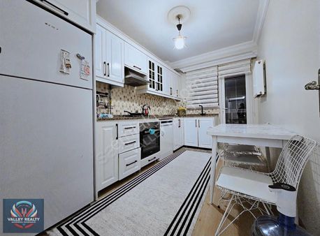 Valleyden Çobançeşme Mah.ferah Ve Kullanışlı 2+1 Satılık Daire!