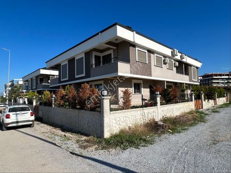 Didim Hisarda Havuzlu Sitede Köşe Villa