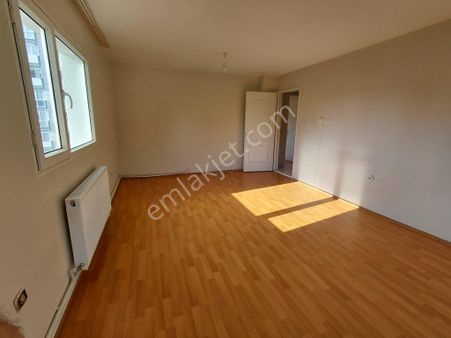 Bornova Evka 4 3+1 Yapılı Doğalgazlı Kiralık Daire