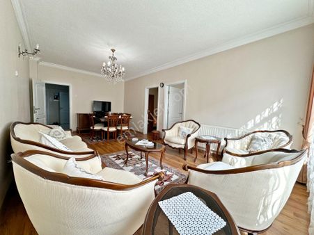 Tevfik Sağlam Cad. Yakını 1.katta Ön Cephe Yapılı 3+1 Eşyalı