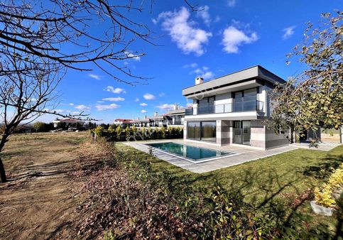 Ortaköy De 500 M2 Arsa İçinde, Müstakil Havuzlu Lüks Villa ...