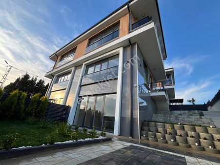 Turyaptan Silivri Cumhuriyet Mahallesinde 4+1 130 M2 Satılık Villa