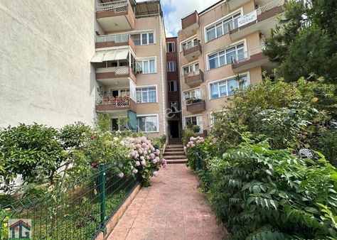 Değirmendere Sahil'de Site İçerisinde Eşyalı Satılık 3+1 Daire.