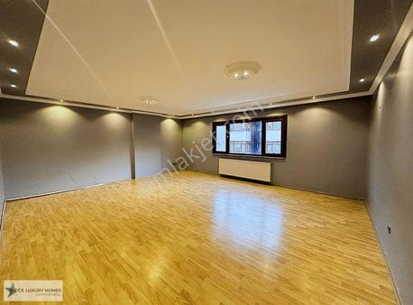 Kavacık Otağtepe 'de Geniş Kullanımlı Teraslı 3+1 Kiralık Daire