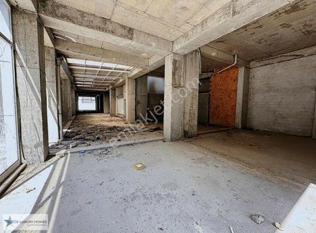 Acce Luxury Homes'tan Merkezi Lokasyonda Kiralık 12 Adet Dükkan