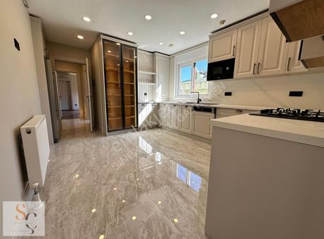 Göztepe Oyuncak Müzesi Sokağında 4+1 Mimari Dekorlu Katta Tek