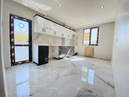 Net'den Bağlarbaşı Mh De Merkezi Lokasyonda 3+1 Arakat Daire