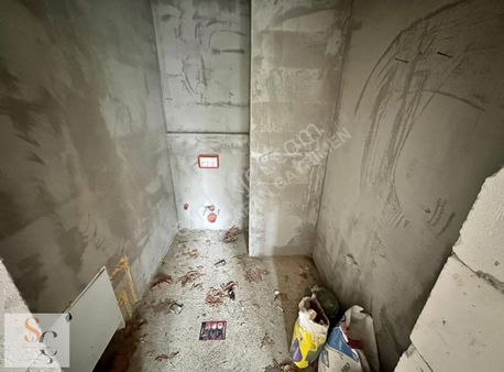 Suadiye Eminalipaşa Caddesi Üstünde 2 Adet Ön Kullanımlı Dükkan