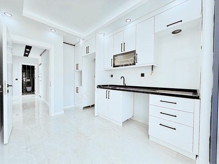 Net'den Bağlarbaşı İstasyon Cad. Çok Yakın 2+1 Asansörlü Ara Kat