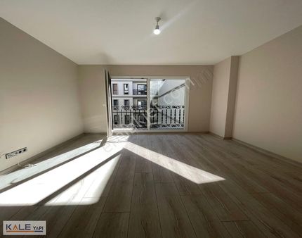 Bahçeşehir'de Site İçi 1+1 Satılık Daire