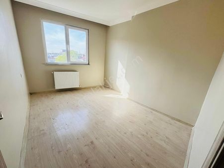 Üç Kardşlr'dn S.çiftliği Mh 2+1 Otoparklı 110m²asansörlü Ara Kat