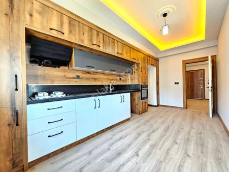 ▶ ▶ Akçay Körfez'den Şıklığıyla Göz Kamaştıran 4+1 Sıfır Satılık Dubleks