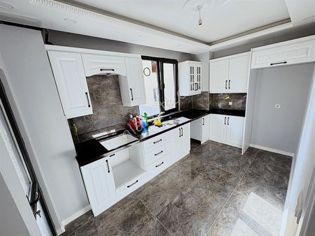 Net"den"marmary'a Yakn Bahçe Alanlı 3+1 145m2 Bahçe Dublex