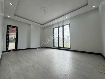 Net'den Sırasöğütlerde Marmaray'a 200m 2+1 90m2