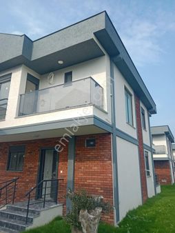 Burhaniye Pelitköy Altı Denize 200 Metre Site İcersinde 3+1 Müstakil Satılık Villa