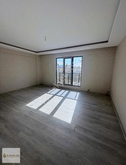 Yenimahallede Yeni Bina Oturuma Hazır Ara Kat Satılık 2+1 Daire