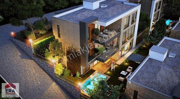 Şirinköyde Satılık 6+2 Lüks Tripleks Havuzlu Villa