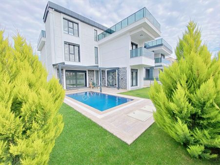 🌀gültaş Emlaktan Gürede Satılık 5+1 Otoparklı Yüzme Havuzlu Şahane Villa