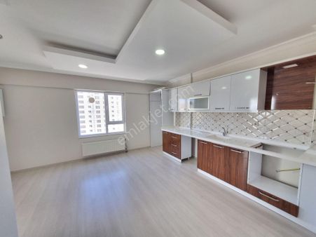 Site İçerisinde - Lüks - Giyinme Odalı - Geniş - Ara Kat Kiralık