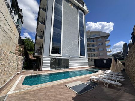 Yukarı Oba'da Havuzlu Site İçerisinde 1+1 Eşyalı 4.kat Güney Cephe