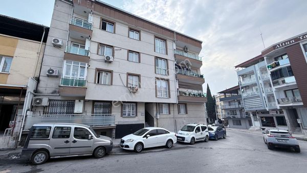Buca Kozağaç'ta Köşe Konumda Satılık 3+1 Daire