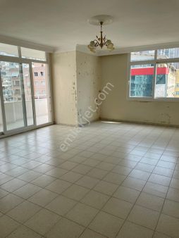 Adana Çukurovada Yurt Mahallesinde Ali Sepici Bulvarı Üzerinde Geniş 3+1 Daire Ev Boyanaçak