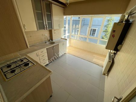 Es As-tan Akşemsettinde 3+1 Bağımsız Ara Katta Ön Cephe Kiralık Daire