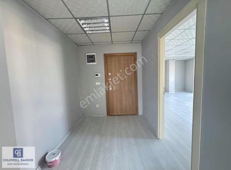 Samandıra Merkezde Kiralık Plaza Ofis Katı