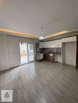 Alata'da Denize 50 Metre Mesafede Giriş Kat 2+1
