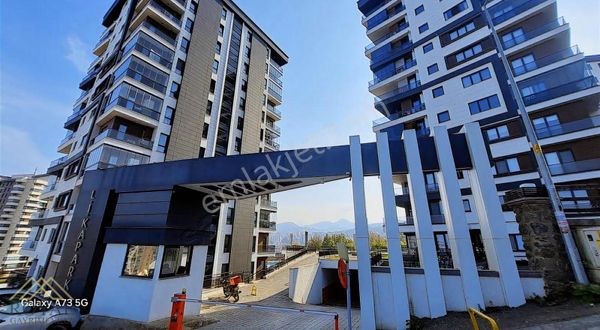 Yalıncak Likapark Sitesinde Deniz Manzaralı 4+1 Daire