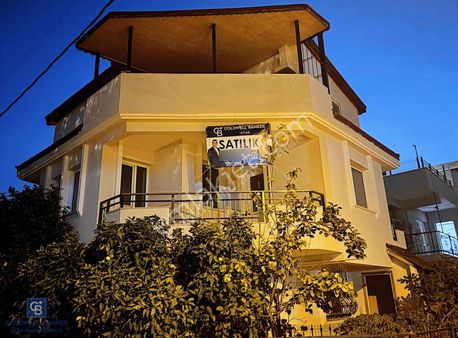 Güzelbahçede Her Noktaya Yakın Müstakil Triplex Ev