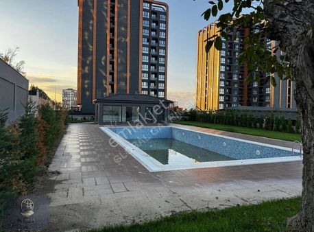 Çorlu Hürriyet Mh Gümüş Towers'ta Havuz Cephe Arakat Satılık 1+1