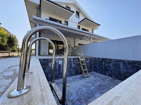 Lavinia Gayrimenkul'den Dalyanda 6 Banyolu 6+1 Villa Takasa Açık