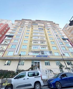 Cumhuriyet De Metrobüse 5 Dk Site İçinde Satılık 2+1 120m2 Daire